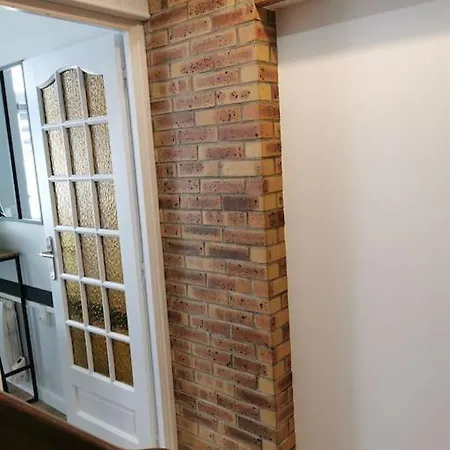 Maison Chaleureuse Dans Petite Cite De Caractere *
