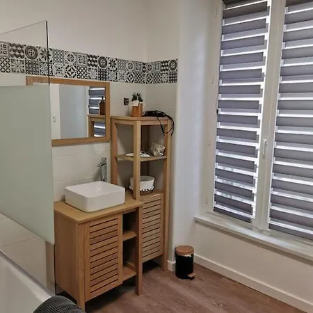 Maison Chaleureuse Dans Petite Cite De Caractere *