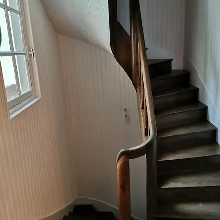 Maison Chaleureuse Dans Petite Cite De Caractere *