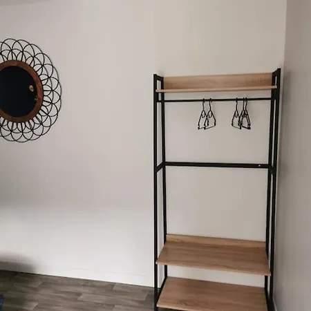 Maison Chaleureuse Dans Petite Cite De Caractere *